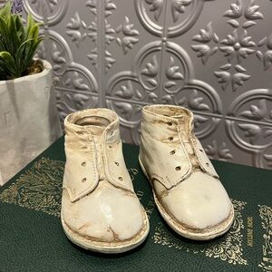 VINTAGE CERAMIC BABY SHOES – WHITE GLAZED – DECOR COLLECTIBLE